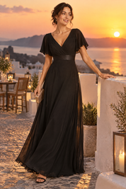 Robe longue plissée noire à col V | Deuxième photo lifestyle | Lounelle Paris