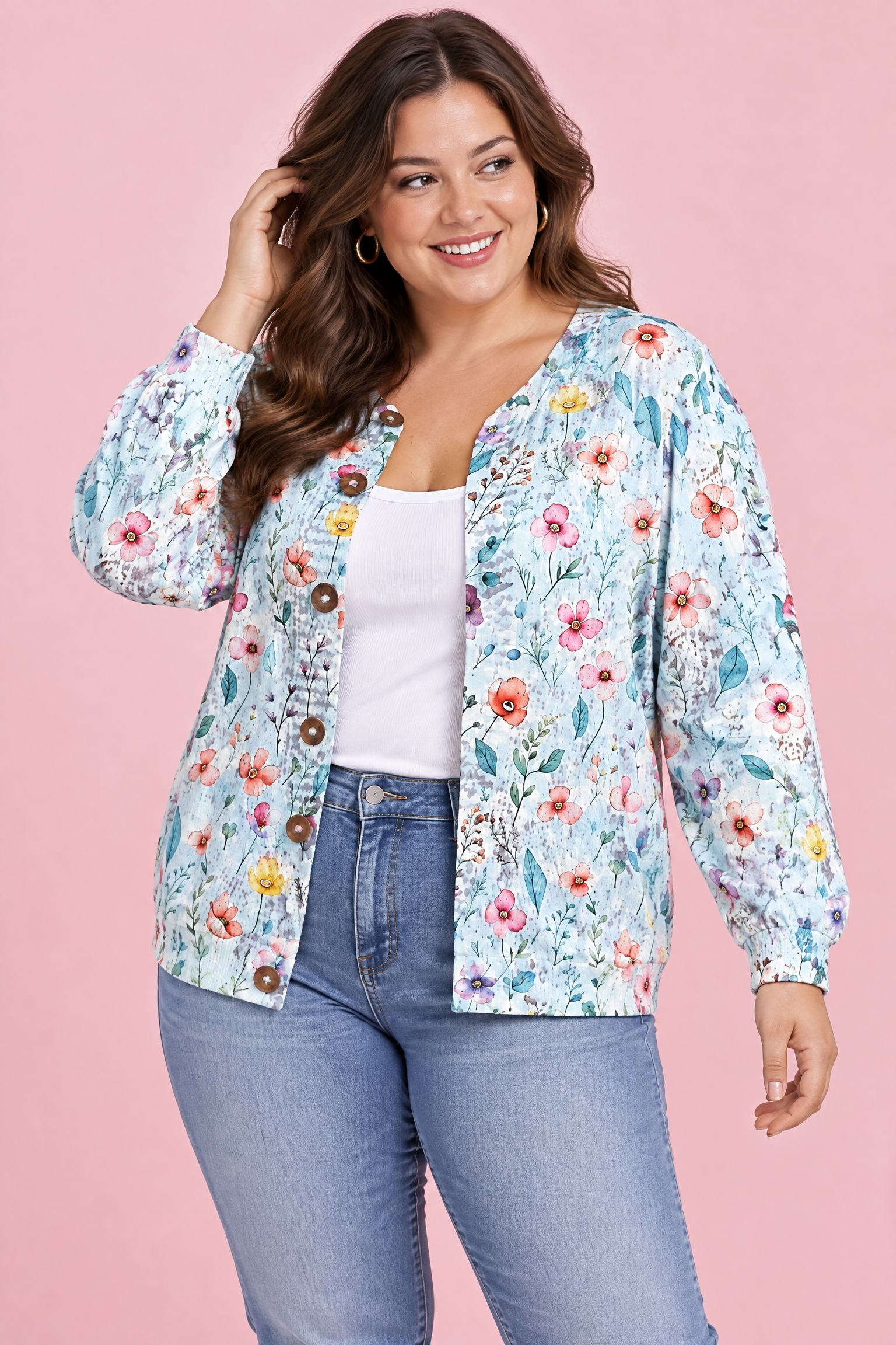Cardigan bleu clair boutonné à col rond | Porté sur une silhouette plus ronde | Lounelle Paris