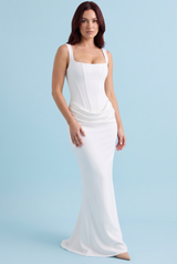 Vestido maxi branco com franzido e decote quadrado