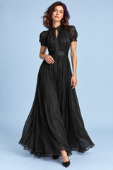 Vestido comprido preto com folhos