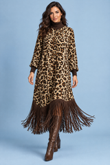 Vestido comprido de padrão leopardo com acabamento de franjas
