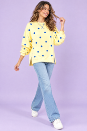 Sweat-shirt oversize jaune à pois | Vue en mouvement | Lounelle Paris