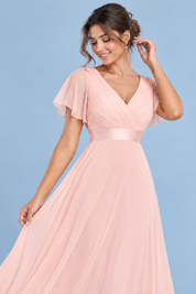 Robe longue plissée rose à col V | Vue rapprochée | Lounelle Paris