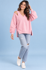 Top rosa com decote em V e ombros descobertos
