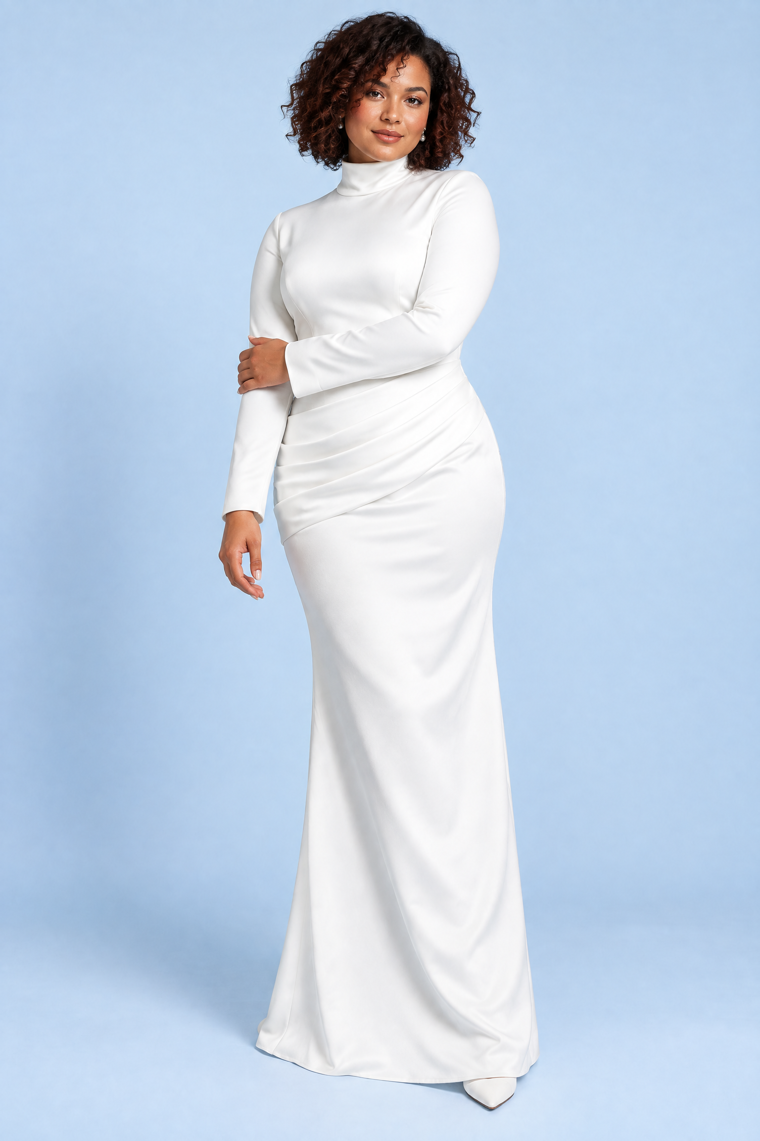 Robe longue froncée blanche | Porté sur une silhouette plus ronde | Lounelle Paris