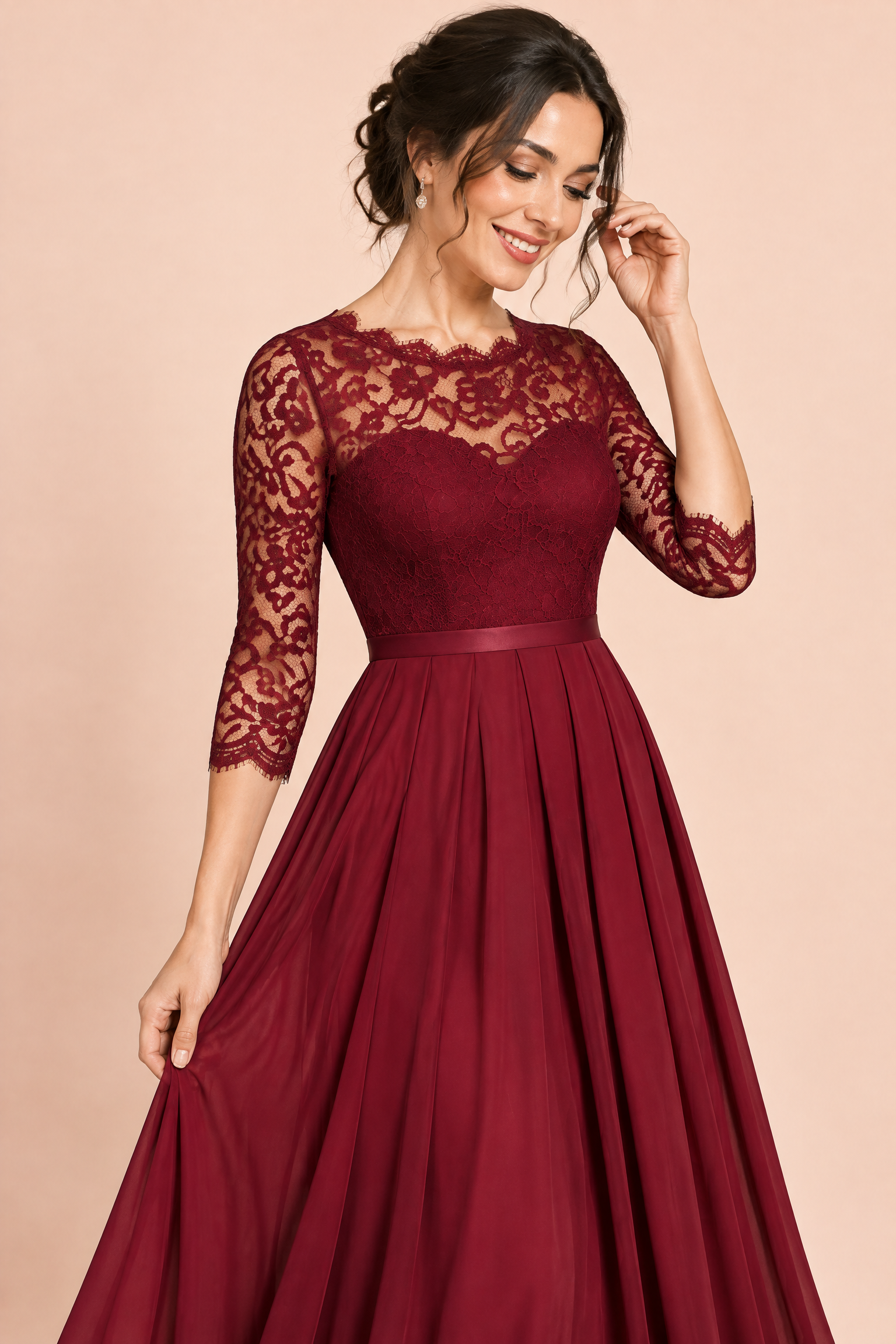 Robe longue bordeaux à empiècement en dentelle | Vue rapprochée | Lounelle Paris