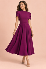 Vestido midi violeta com gola redonda e mangas balão