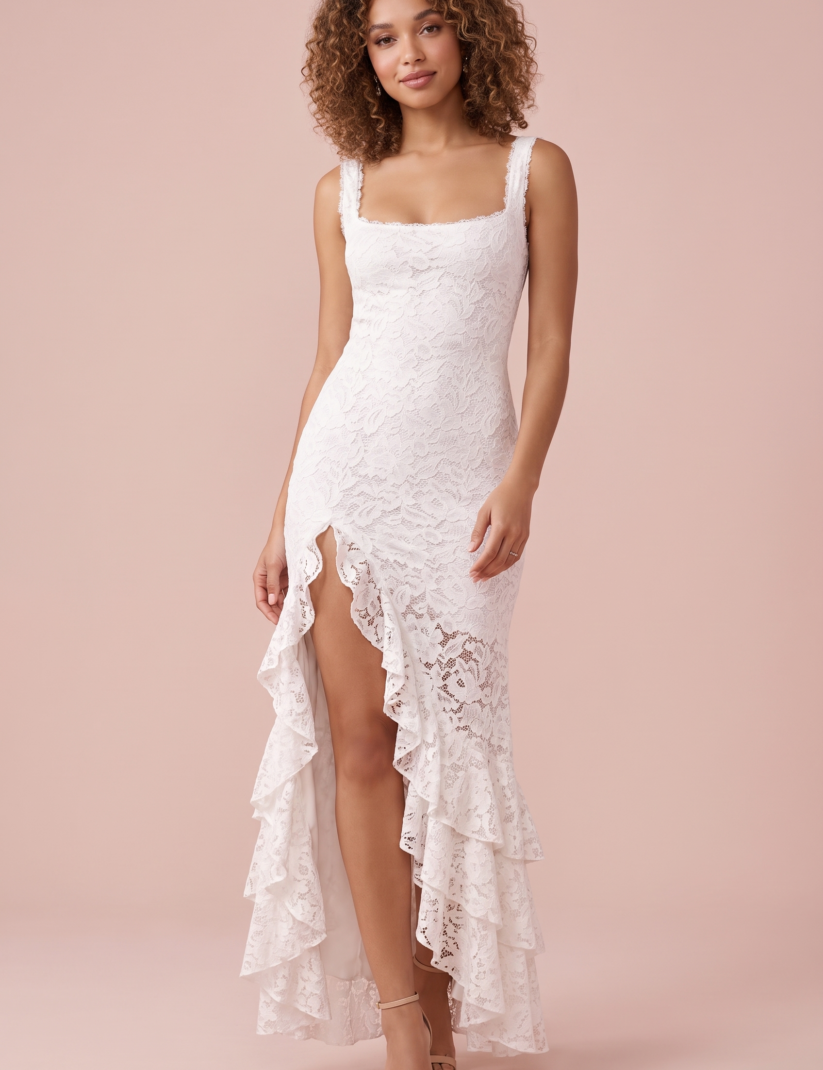 Robe longue en dentelle blanche à décolleté plongeant et volants | Vue de face | Lounelle Paris