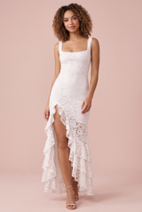 Vestido comprido de renda branco com folhos