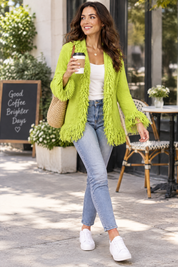 Gilet vert citron à franges | Photo lifestyle | Lounelle Paris