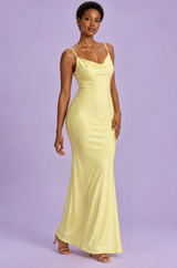 Vestido comprido justo amarelo com decote drapeado