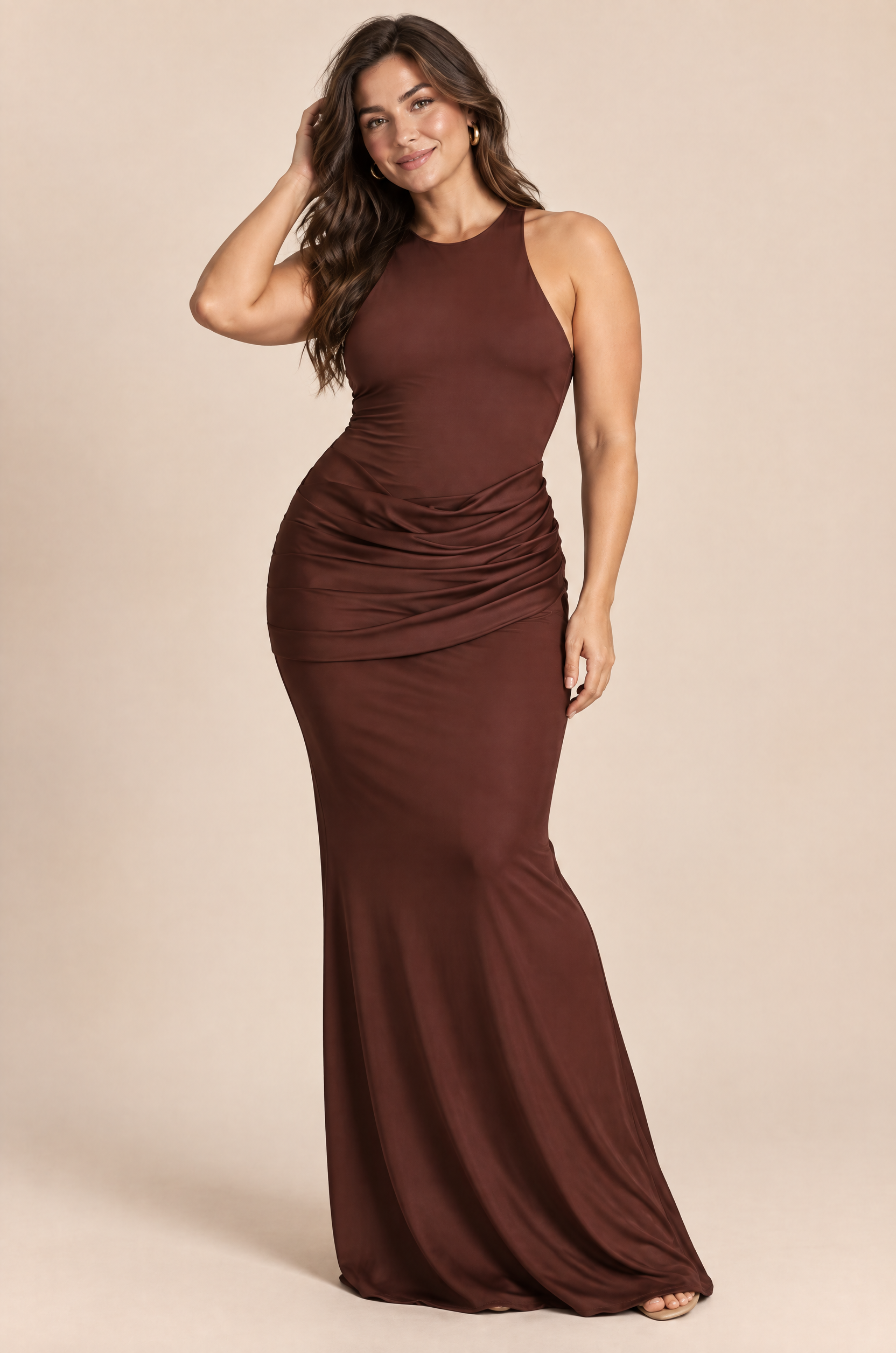 Robe longue bordeaux à col rond et jupe satinée | Porté sur une autre silhouette | Lounelle Paris