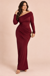 Robe longue bordeaux à encolure asymétrique et détails froncés | Porté sur une autre silhouette | Lounelle Paris