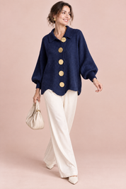 Cardigan oversize bleu marine à col | Vue en mouvement | Lounelle Paris