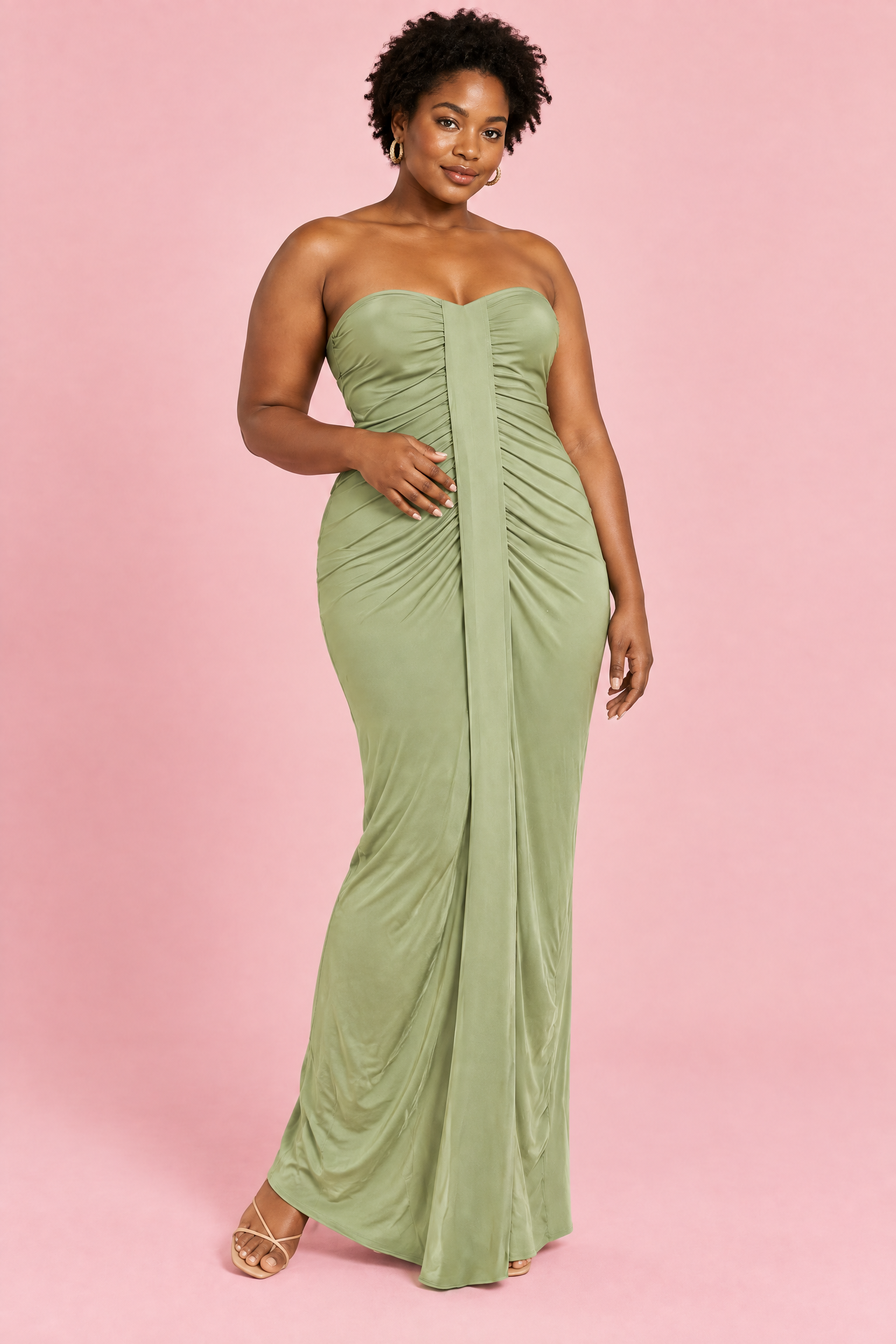 Robe longue portefeuille verte à décolleté cœur et fronces | Porté sur une silhouette plus ronde | Lounelle Paris