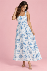 Vestido midi branco com azul e estampado inspirado em porcelana, decote quadrado
