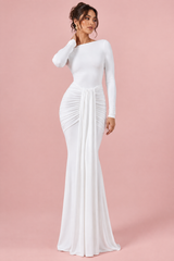 Vestido maxi branco com decote barco e franzido