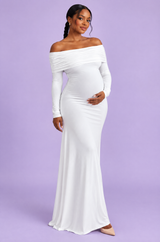 Vestido maxi de grávida branco em malha franzida com decote Bardot
