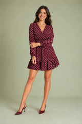 Vestido de bolinhas com gola em V
