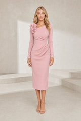 Robe asymétrique à fleur d'épaule