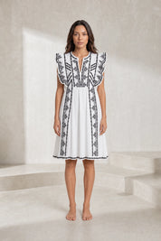 Robe blanche à volants brodée | Lounelle Paris