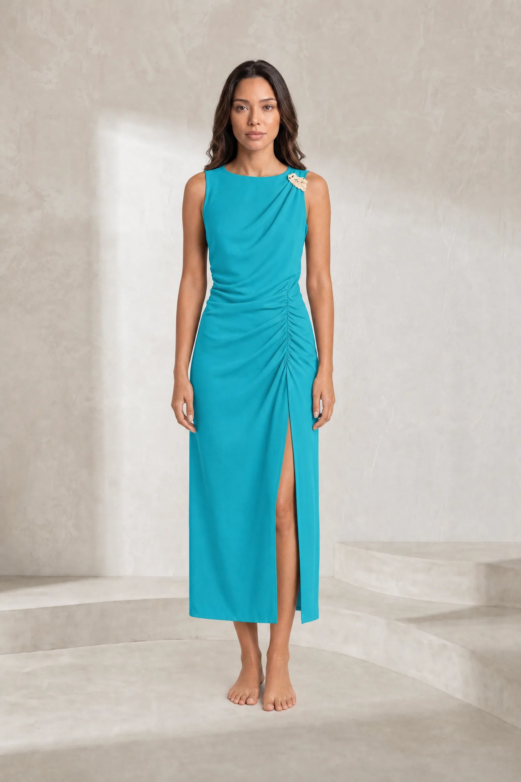 Robe bleu paon drapée asymétrique | Lounelle Paris