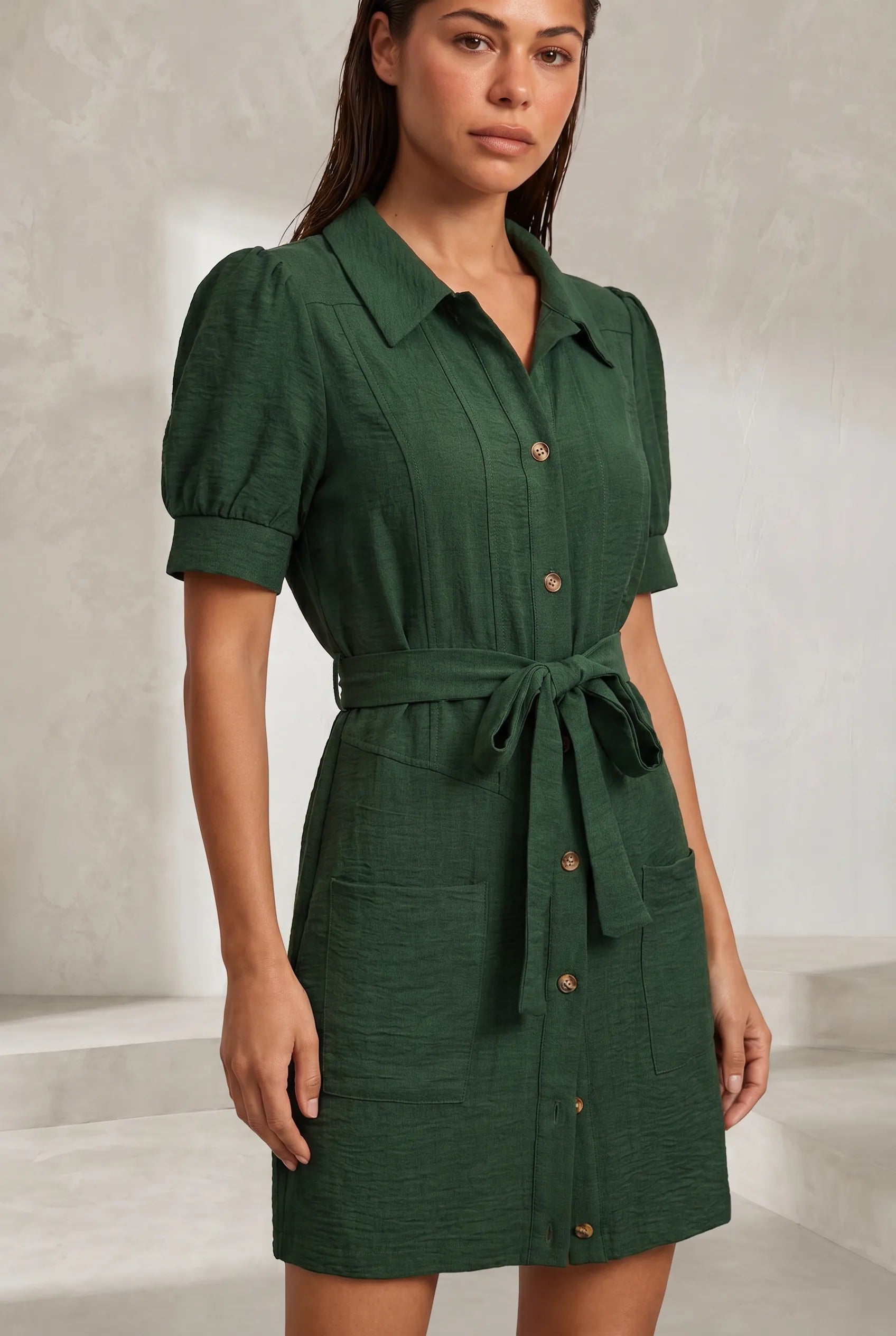 Robe chemise vert armée manches bouffantes | Lounelle Paris
