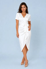 Vestido com decote em V e laço
