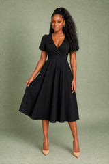 Vestido decote V cruzado mangas bufantes