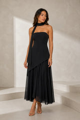 Robe longue asymétrique avec tour de cou