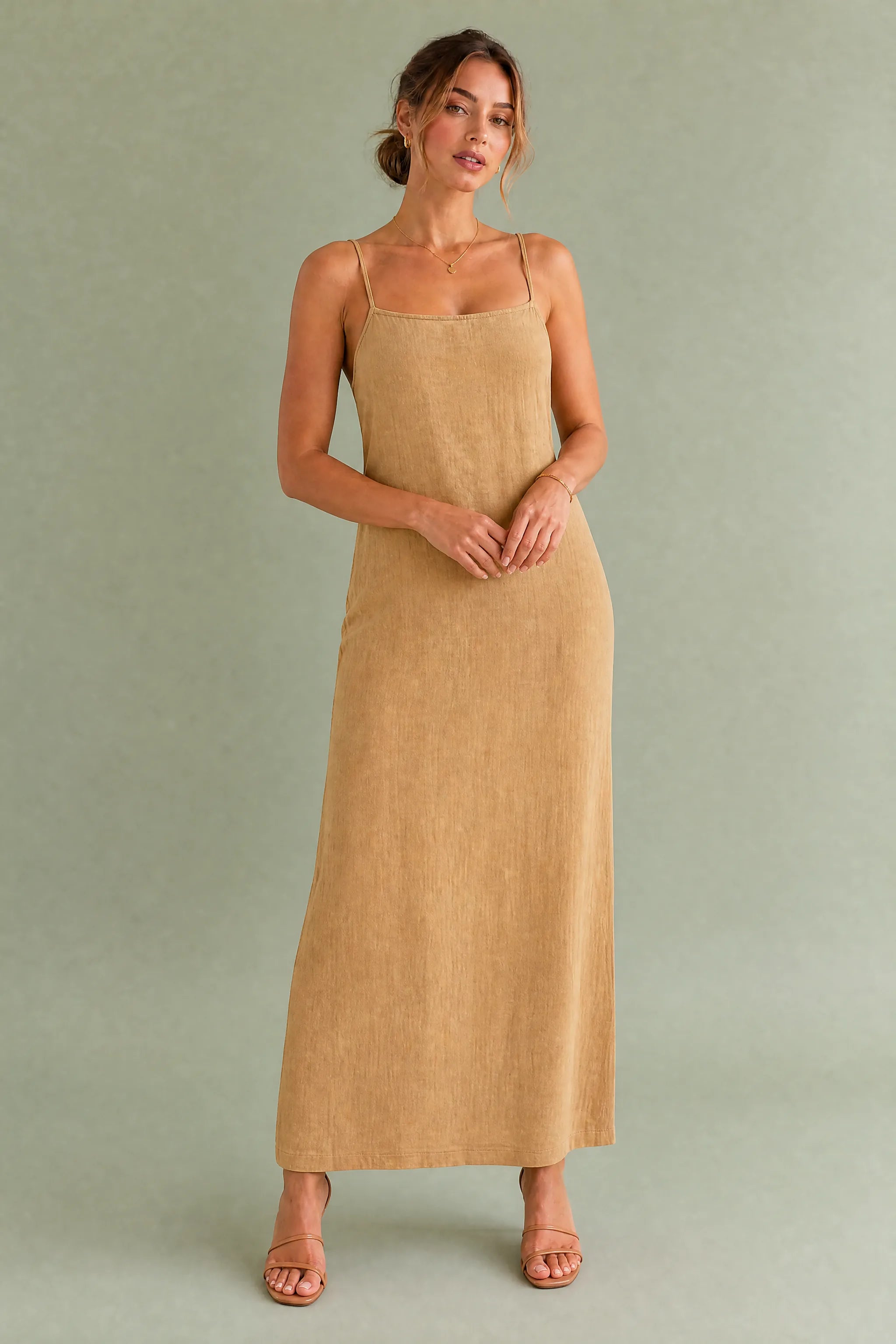 Robe longue bretelles encolure carrée | Variante Camel | Lounelle Paris