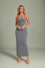 Vestido longo com decote quadrado ajustado