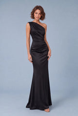 Vestido longo acetinado de um ombro