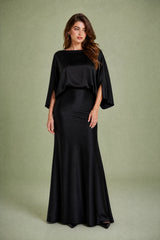 Vestido longo acetinado com decote barco