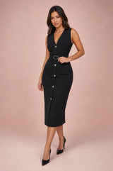Vestido preto de decote em V com cinto
