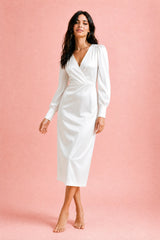 Vestido acetinado com decote em V