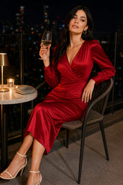 Robe satinée à col V | Variante Rouge - Lifestyle | Lounelle Paris
