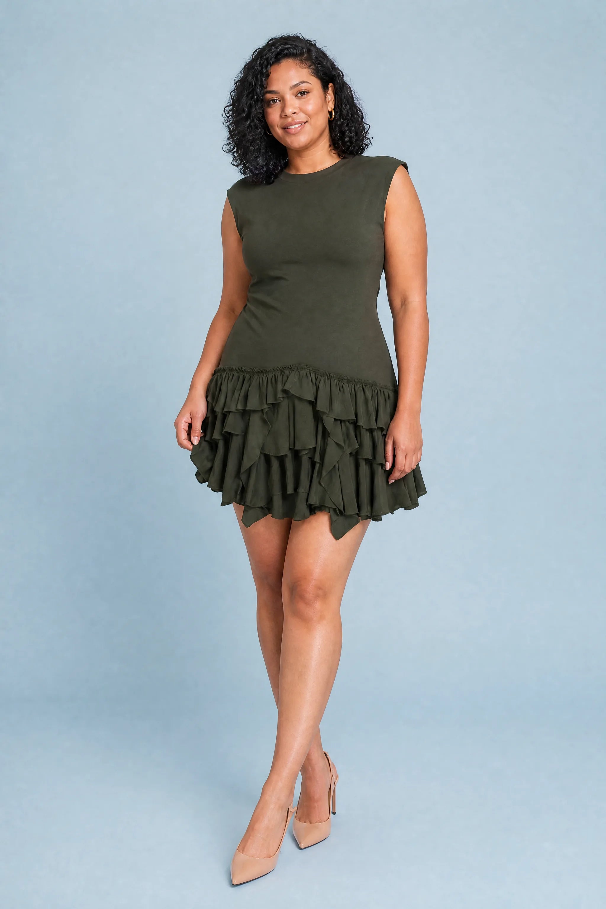 Robe vert foncé col montant à volants | Porté sur une autre silhouette | Lounelle Paris