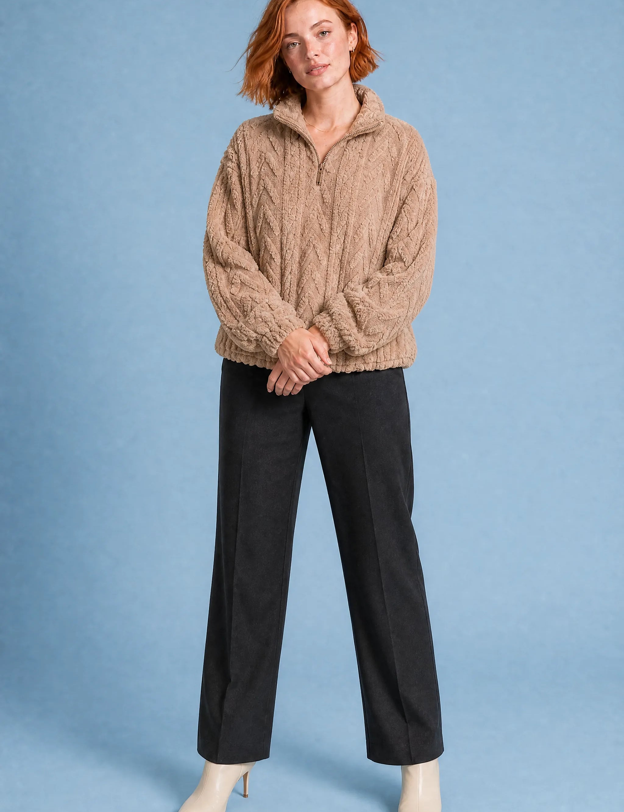 Sweat pelucheux col montant zippé | Variante Beige | Lounelle Paris