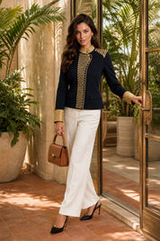 Veste bleu foncé broderies dorées | Photo lifestyle | Lounelle Paris