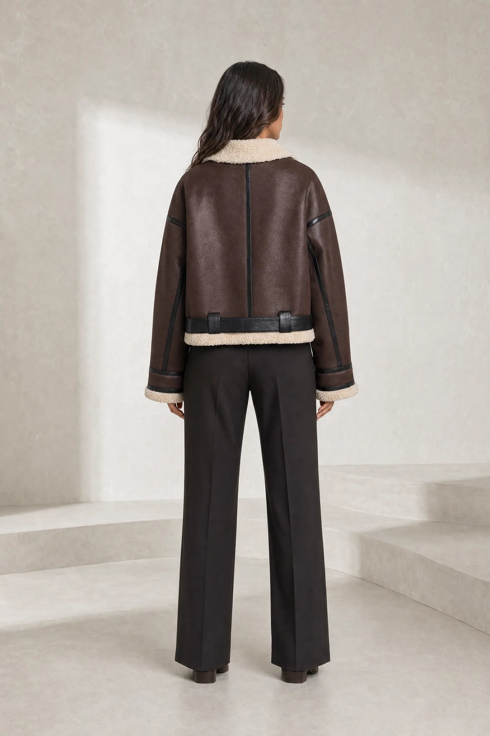 Veste courte effet moutonné à ceinture | Lounelle Paris